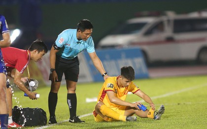 Trò cưng của HLV Park Hang-seo nén đau trên sân Bình Dương, cùng CLB Thanh Hóa chiến đấu để trụ hạng V.League
