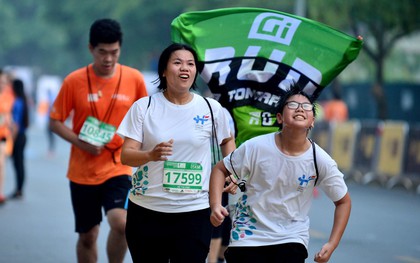 Gần 6.000 vận động viên marathon hào hứng ủng hộ chương trình đưa sáng kiến việc tái sử dụng nhựa