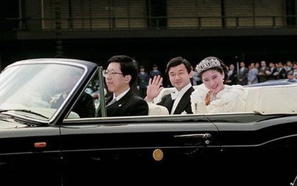 Hé lộ lịch trình và chiếc xe mui trần đặc biệt có 1-0-2 dành cho buổi diễu hành đăng cơ của Nhật hoàng Naruhito và Hoàng hậu Masako sắp tới