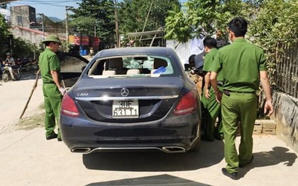 Lộ diện chủ nhân xe Mercedes bỏ bên đường với nhiều vết máu