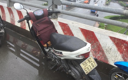 TP. HCM: Bỏ lại xe máy, nam sinh viên trường FPT nghi nhảy từ cầu vượt xuống đất tự tử