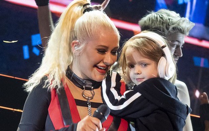 Lần đầu con gái lên sân khấu, Christina Aguilera gây bão vì khoe nhan sắc xinh như búp bê của thiên thần 5 tuổi