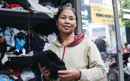 Những tủ quần áo "thừa cho đi, thiếu nhận lại" sưởi ấm người lao động nghèo Hà Nội trong mùa đông giá rét