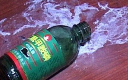 Mẹ ruột cho con 1 tuổi uống thuốc trừ sâu rồi cắt tay tự tử ở Bình Phước