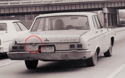 Bức ảnh ô tô chạy trên đường gây rùng mình với chi tiết bàn tay thò ra khỏi cốp xe hé lộ ý định giết người diệt khẩu của 3 kẻ ác