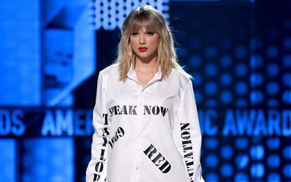 Từ chiếc áo cho đến cây đàn piano khắc chữ tinh xảo, Taylor Swift đều gửi gắm thông điệp "kêu gào" cho số phận 6 album cũ tại AMAs 2019?