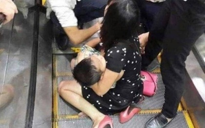 Quảng Ninh: Kinh hoàng cháu bé 3 tuổi bất ngờ bị cuốn chân vào thang máy phải nhập viện