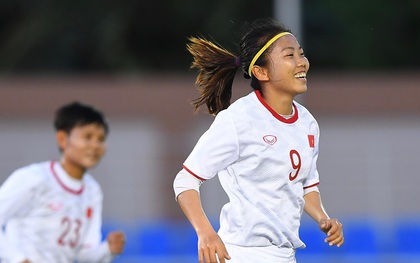 Cô gái vàng của bóng đá Việt Nam tự tặng quà sinh nhật cho mình bằng cú đúp bàn thắng trong ngày tuyển nữ Việt Nam đè bẹp Indonesia 6 bàn không gỡ tại SEA Games 30