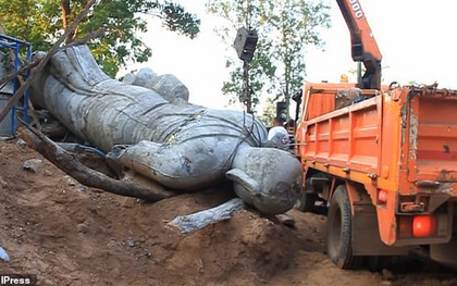 Đi cắt băng khánh thành tượng Phật, trưởng thôn thiệt mạng vì bị pho tượng cao 5m đổ ập xuống người