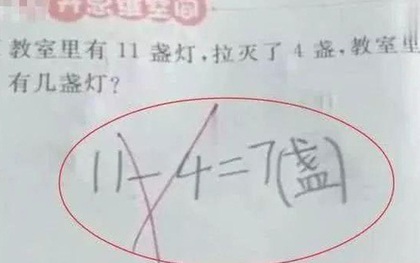 Các con trả lời "11-4=7" vẫn bị chấm là sai, tất cả phụ huynh tức tốc bắt bẻ, ai ngờ mắc luôn bẫy của thầy giáo