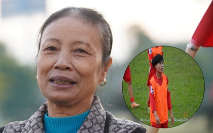 Mẹ của cầu thủ Xuyến Xeko - "nữ chiến binh" lớn tuổi nhất trong ĐT bóng đá nữ Quốc gia xúc động khi có mặt tại SB Nội Bài: "Yêu nghề con cứ đi"