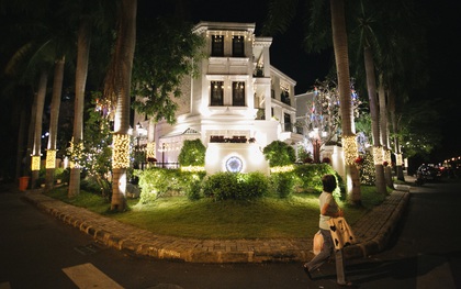 Những biệt thự triệu đô tại phố nhà giàu Sài Gòn trang hoàng Giáng sinh lộng lẫy như "lâu đài", nhiều người choáng ngợp về độ hoành tráng