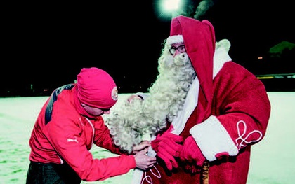 Ông già Noel là có thật, và chơi trong đội bóng đặc biệt nhất thế giới mang tên Santa Claus