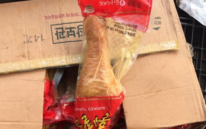 Hà Nội: Phát hiện kho chứa 25 tấn chân gà tây đã bốc mùi