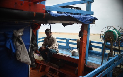 Phú Yên: Một ngư dân rơi xuống biển bị sóng cuốn trôi mất tích