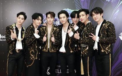 GOT7 tại MAMA 2019: Nghịch ngợm khiến BTC tịch thu cái bàn, bị đối xử bất công và 1 thành viên "đá xéo" lễ trao giải ngay cuối chương trình