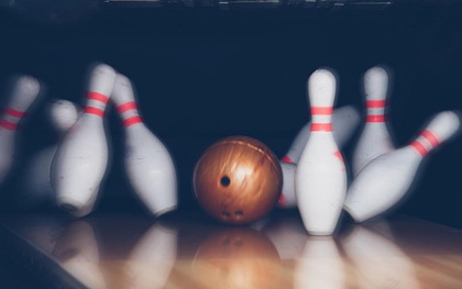 Bóng bowling giờ cũng hack được, một phát ném bừa là đổ dễ như bỡn