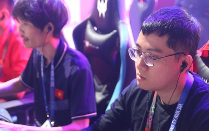 Giữa thềm đấu Thái Lan, VĐV Dota 2 Việt Nam gặp chuyện cười ra nước mắt khi trò chơi bất ngờ tung ra bản cập nhật mới