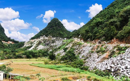 Một nữ phiên dịch viên tử vong do đá lăn trúng người ở Yên Bái