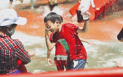 Người Sài Gòn ùn ùn đổ về Thảo Cầm Viên, tranh thủ vui chơi trong ngày nghỉ Tết cuối cùng