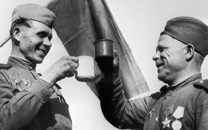 Quân đội Nga đã chống lại chứng nghiện rượu như thế nào?