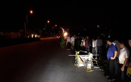 Ô tô đâm vào đoàn rước kiệu, 4 người thương vong