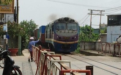Tàu hỏa kẹt bánh, đường sắt Bắc-Nam tê liệt 4 tiếng