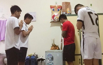Cười té ghế với cách xin tài lộc của Hà Đức Chinh cùng các đồng đội CLB Đà Nẵng