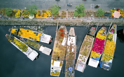 Chùm ảnh: Những chiếc thuyền đầy ắp hoa xuân cập bến ở Sài Gòn qua góc nhìn xinh xắn từ flycam