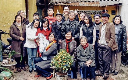 Chuyện trong căn nhà cổ 100 năm tuổi của gia đình "tứ đại đồng đường" ở Hà Nội: Một năm chỉ có vài ngày Tết, rồi con cháu lại vội vàng rời đi