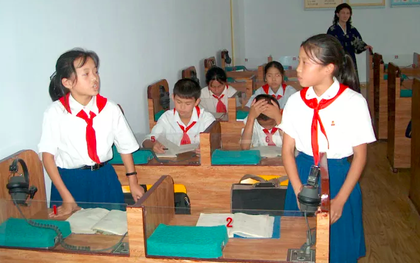 Bộ ảnh: Cuộc sống bên trong các trường học ở Triều Tiên, họ đang dạy gì cho học sinh?