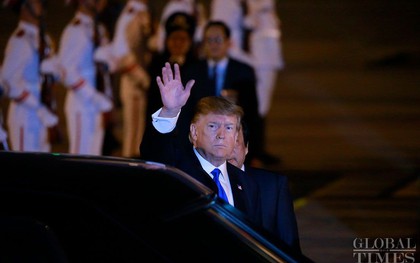 Tổng thống Trump cập nhật Twitter khen Việt Nam phát triển mạnh mẽ trước khi lên đường đi gặp Chủ tịch nước