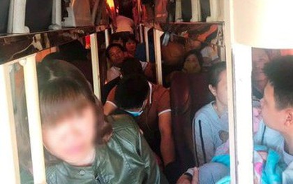 CSGT Thanh Hóa bắt giữ xe khách 40 chỗ “nhồi” 62 người trên QL 1A