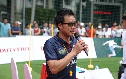 HLV Hồng Sơn háo hức đào tạo các cầu thủ nhí theo hình mẫu danh thủ thế giới
