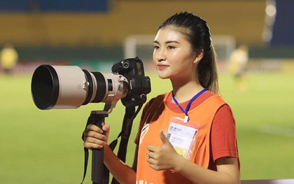 Á khôi fan Barca biến tình yêu bóng đá thành công việc trong mơ tiếp lửa cho cầu thủ Việt