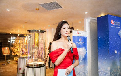Hoa hậu Lương Thùy Linh rạng rỡ bên những bảo vật kỷ lục của DOJI