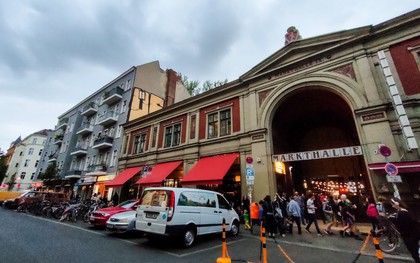 Một vòng trải nghiệm Markthalle Neun, thánh địa street food của “Vương Quốc Bia”