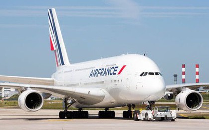 Máy bay Pháp chở hơn 500 hành khách bỗng nổ một động cơ giữa không trung