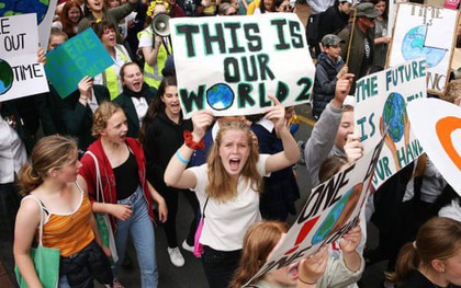 Ảnh: 10.000 người trẻ trên toàn thế giới đang tuần hành vì môi trường với những khẩu hiệu siêu sáng tạo