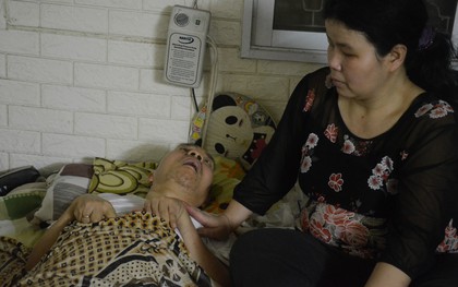 Nỗi khổ tột cùng của người vợ quanh năm ngủ dưới đất, quần quật nuôi chồng liệt giường sau tai nạn giao thông ở Hà Nội