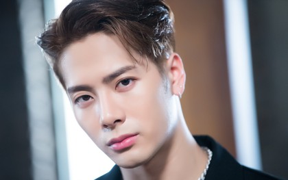 Bị ảnh hưởng bởi bê bối của Seungri, Jackson (GOT7) buộc phải huỷ phát hành bài mới vì cảnh nhạy cảm