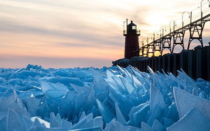 Băng ở hồ Mỹ vỡ thành hàng triệu mảnh, dân mạng băn khoăn: "Frozen đời thực hay gì?"