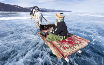Lễ hội trên hồ đóng băng kỳ lạ của người Mông Cổ: Lạnh kinh hoàng nhưng đẹp đến mê mẩn