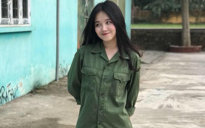 Girl xinh năm nhất Ngoại thương nhận "bão like" khi đi học quân sự từng là HSG quốc gia môn tiếng Pháp