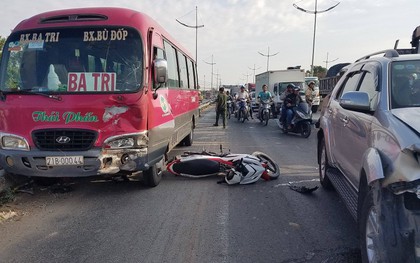 TP.HCM: Va chạm với ô tô, cha tử vong trên đường đưa con gái đi làm