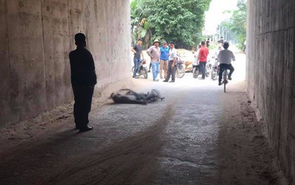 Hà Nội: Nghi vấn tài xế ô tô tông chết người đàn ông đi xe đạp rồi bỏ trốn