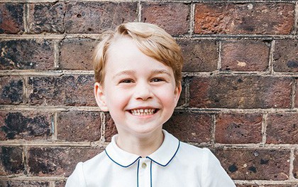 Ngược dòng thời gian để ngắm nhìn vẻ xinh xắn đáng yêu của các tiểu công chúa, tiểu hoàng tử Hoàng gia Anh ở tuổi lên 5