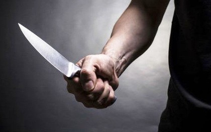 Cụ ông U70 bị đâm chết vì tranh thủ “vụng trộm” với hàng xóm khi vợ đi chợ