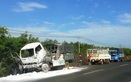 Gia Lai: Xe tải bốc cháy dữ dội trong lúc tài xế đi vệ sinh