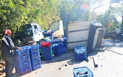 Đâm vào vách núi, xe tải nát vụn trên đèo Bảo Lộc